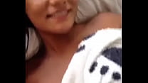 Colombiana caliente manda video porno para su esposo